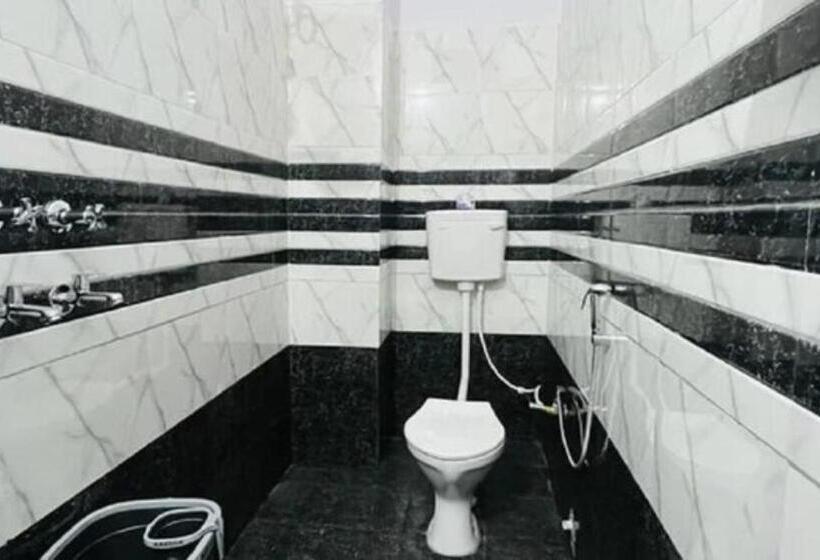 Quarto Deluxe, Ram Krishna Palace Ayodhya   Near Shree Ram Temple And Hanuman Garhi   Comfortable Stay