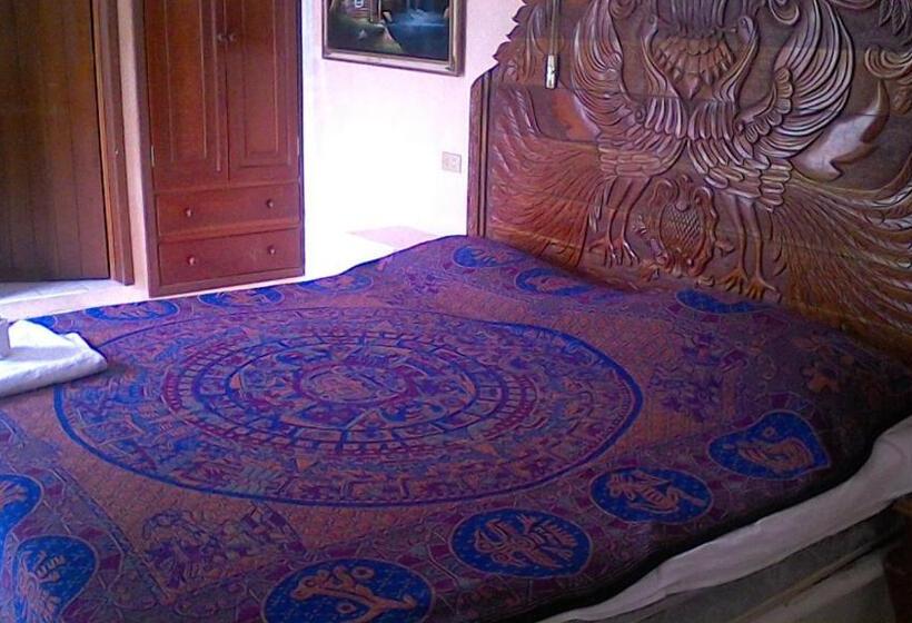 اتاق لوکس, Posada Escarcega