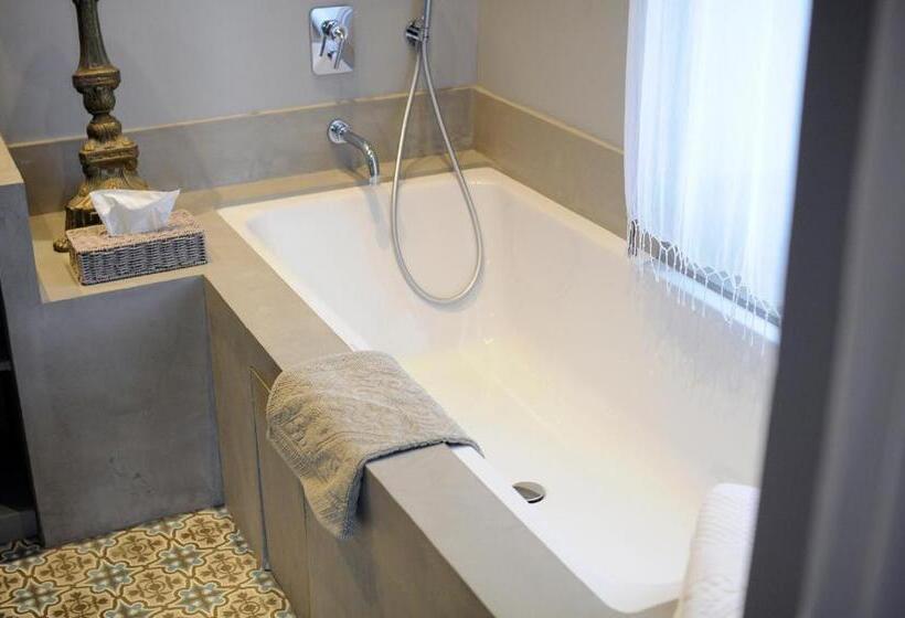 Люкс Вид на Сад, La Divine Comédie Suites Deluxe