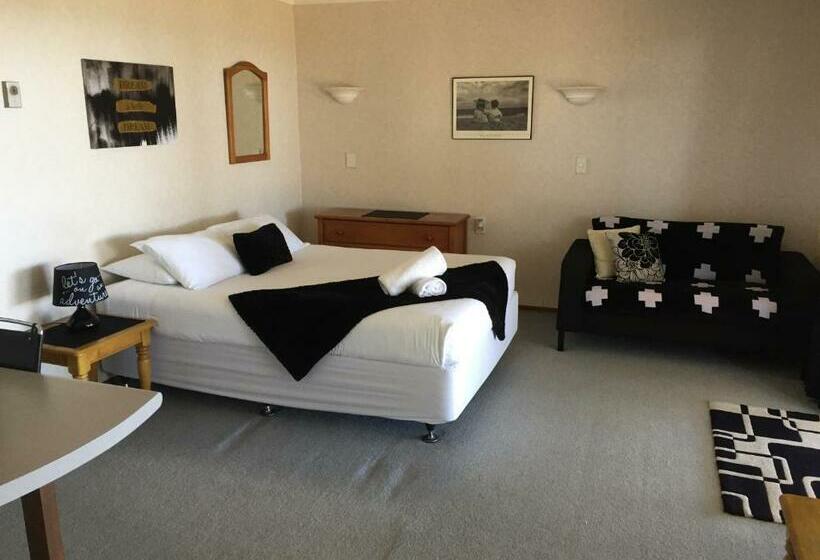 Студия Стандарт, Edgewater Motel