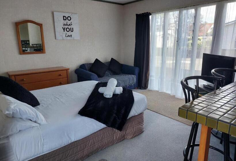 Студия Стандарт, Edgewater Motel