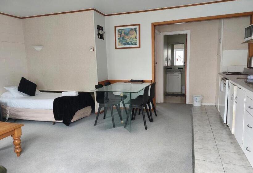 Номер Стандарт, Edgewater Motel