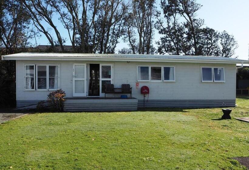 , Edgewater Motel