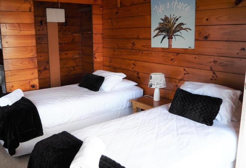, Edgewater Motel