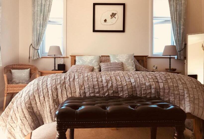 اتاق لوکس با تخت بزرگ, Tresillian House