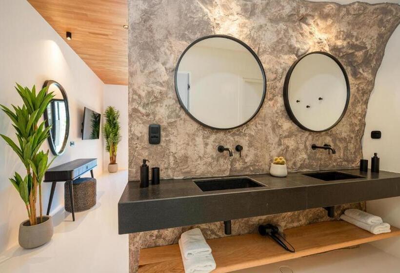 Люкс Superior, Ftelia Black Villas