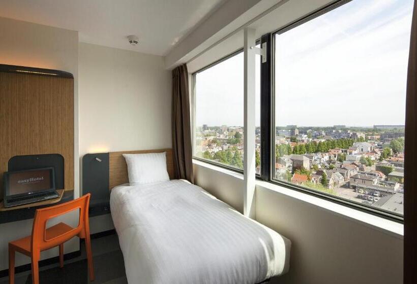 Номер Стандарт Трехместный, Easyhotel Amsterdam Zaandam