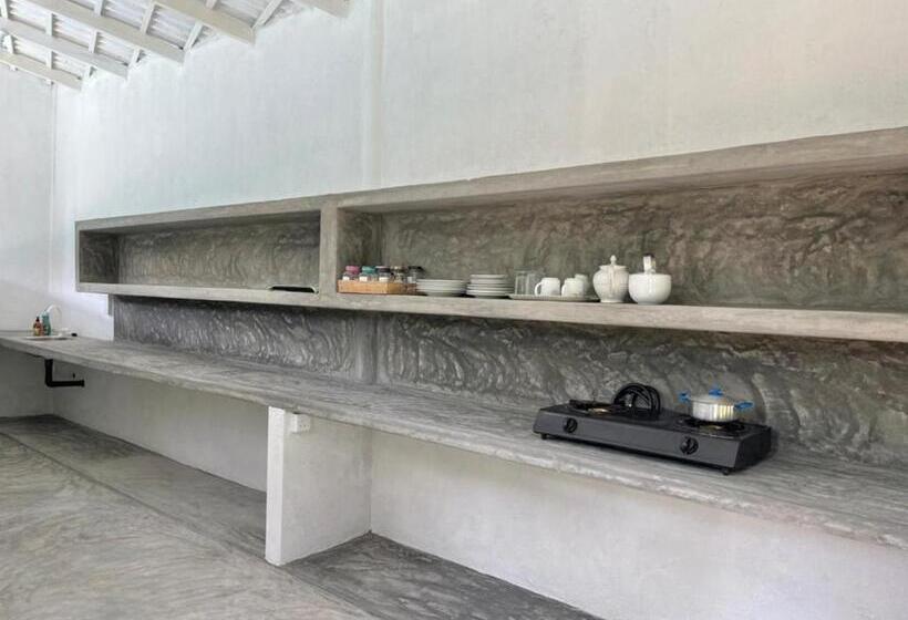 Quarto Triplo Estandar com Sacada, Abundia Unawatuna
