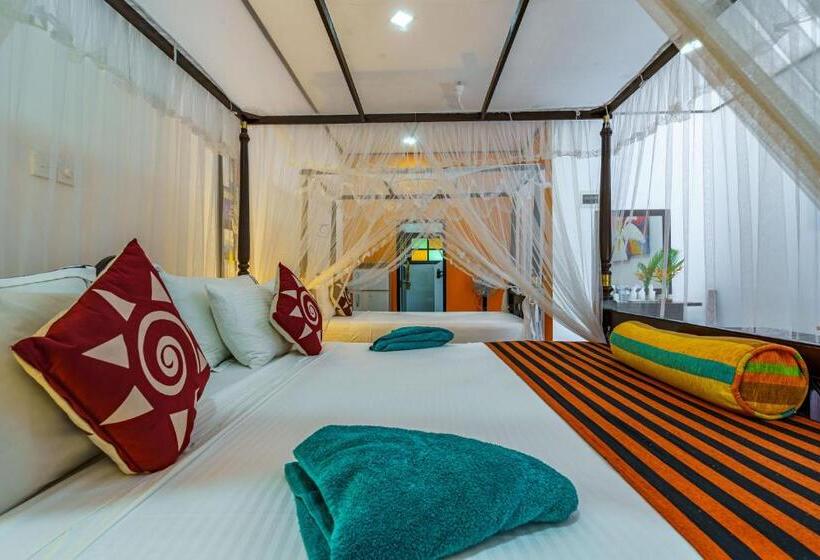 Quarto Triplo Estandar com Sacada, Abundia Unawatuna