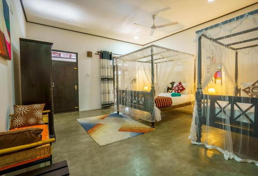 Quarto Triplo Estandar com Sacada, Abundia Unawatuna