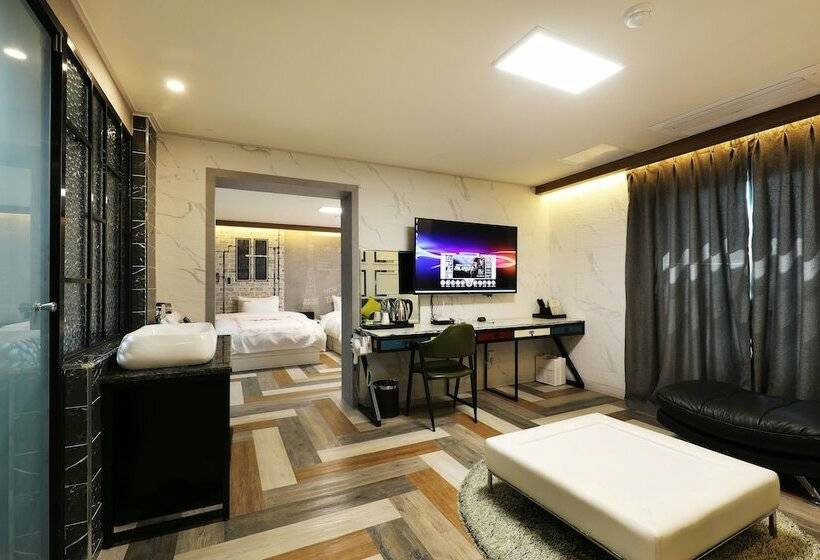 Suite, Mondavi