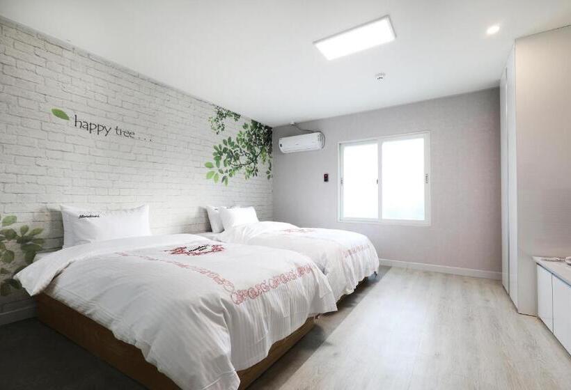 Chambre Familiale, Mondavi