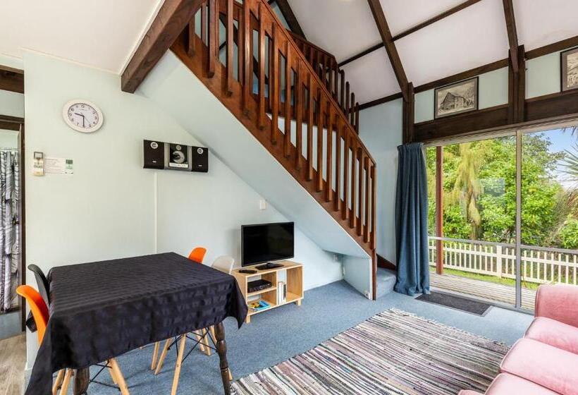 Семейный Номер, Tokaanu Lodge Motel