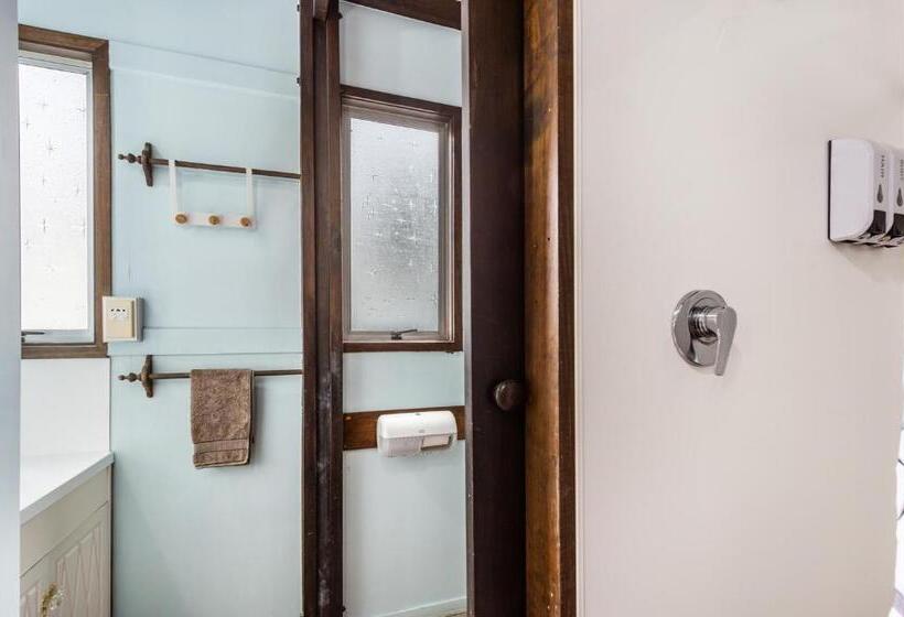 Семейный Номер, Tokaanu Lodge Motel