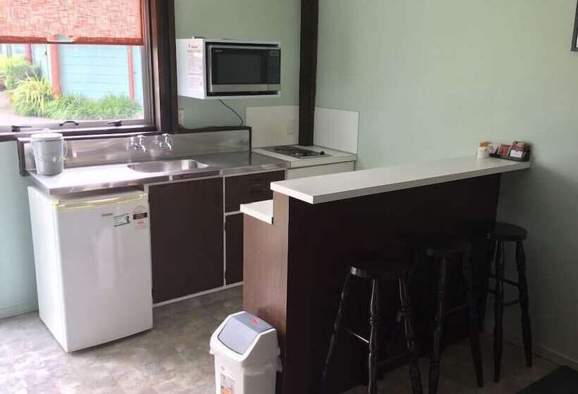 Студия Стандарт, Tokaanu Lodge Motel
