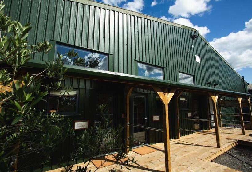 إستديو عائلى, Owen House Farm