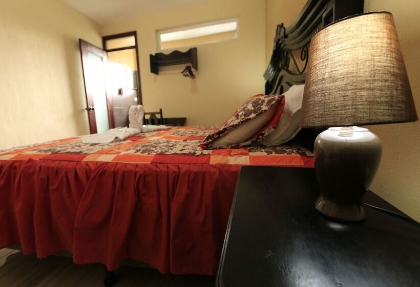 اتاق لوکس با بالکن, El Delfin Hotel Y Restaurante
