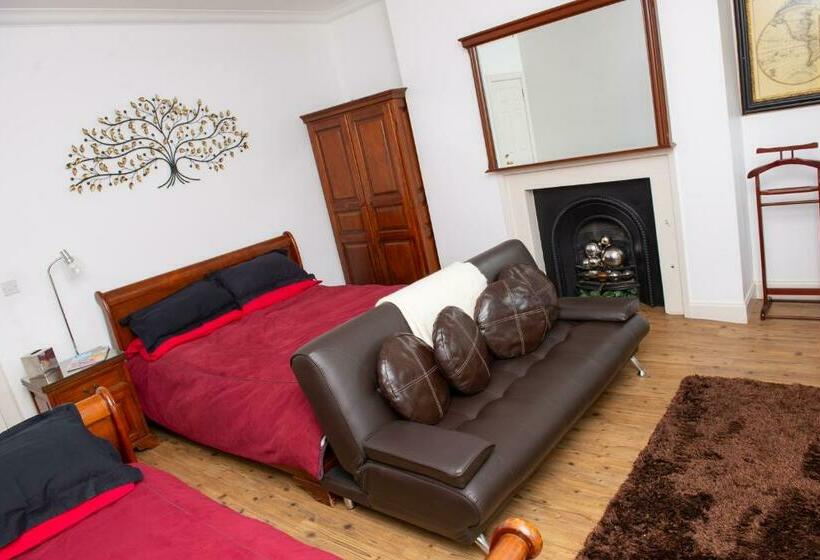 Семейный Номер, Parade School Guest Rooms