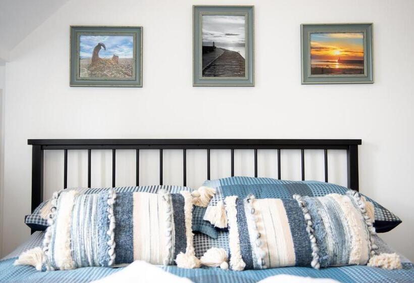 Номер Стандарт, Parade School Guest Rooms