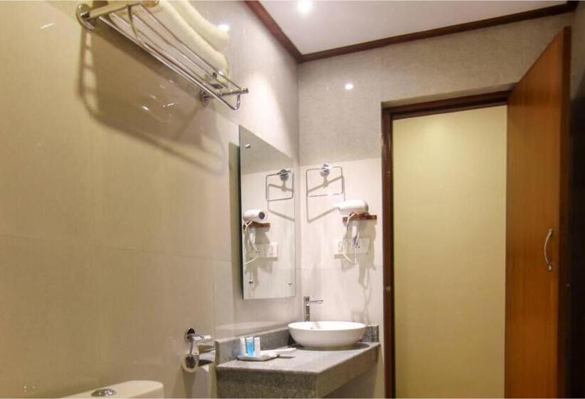 اتاق لوکس یک تخته, Kuti Resort & Spa