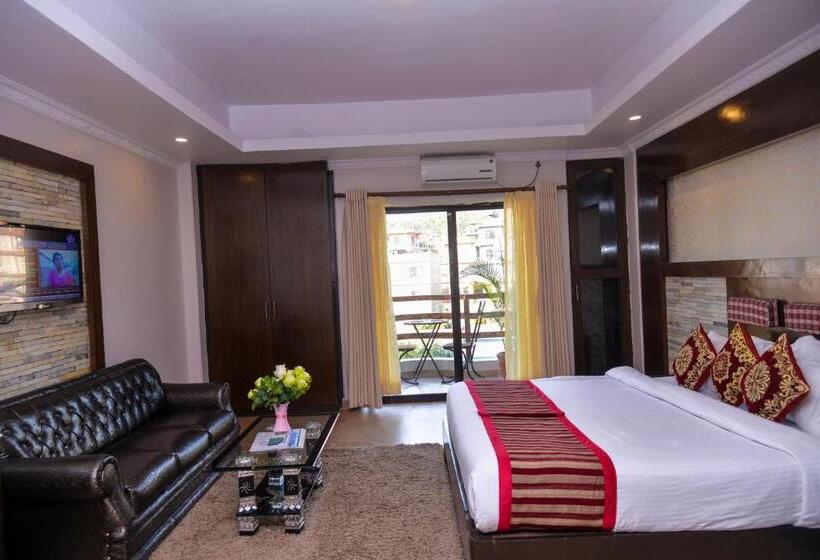 سوییت لوکس, Kuti Resort & Spa