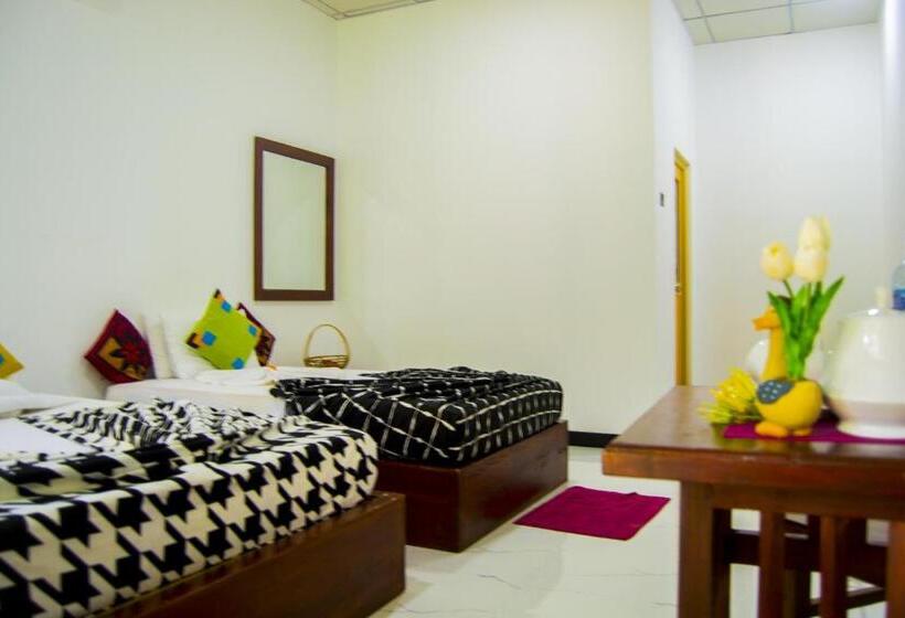 Deluxe Driepersoonskamer, Girilena Resort