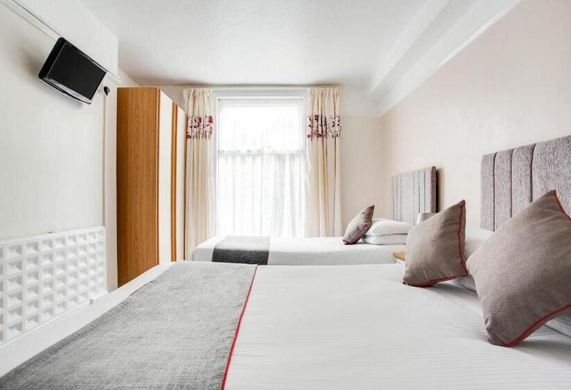 Семейный Номер, Godolphin Arms Hotel