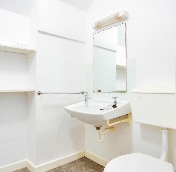 Семейный Номер, Godolphin Arms Hotel