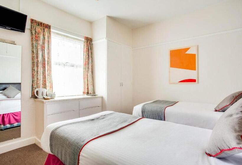 Номер Стандарт, Godolphin Arms Hotel