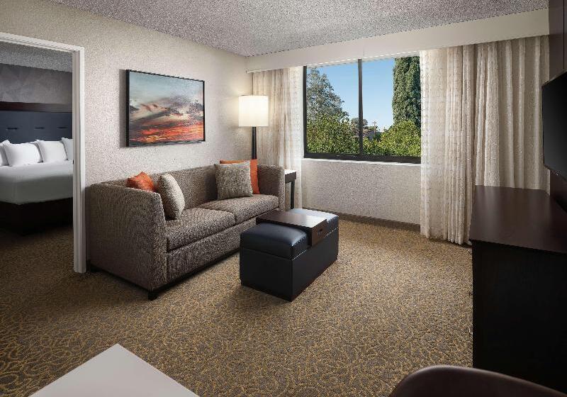 Номер Стандарт, Godolphin Arms Hotel