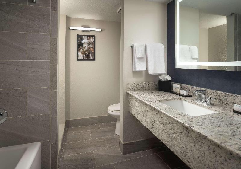 Номер Стандарт, Godolphin Arms Hotel