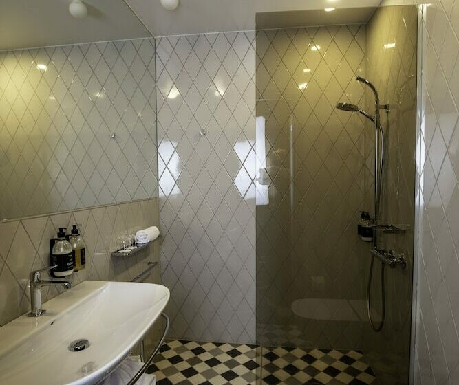 Quarto Basic, Bergen Børs