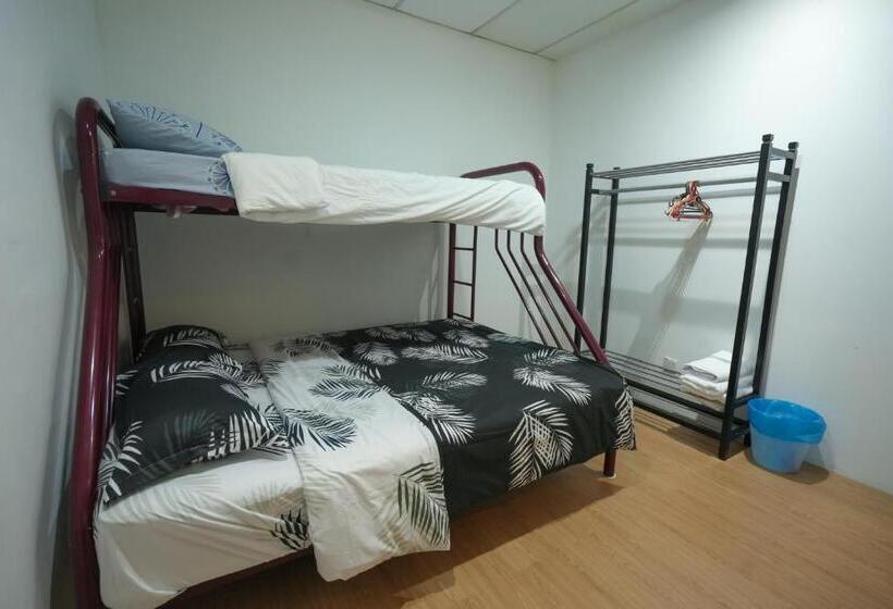 Номер Стандарт Трехместный, G Traveler Accommodation   Hostel