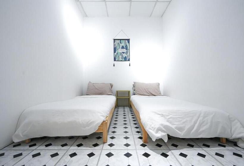 Номер Economy, G Traveler Accommodation   Hostel