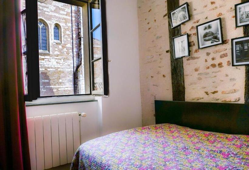 اتاق استاندارد یک نفره, Hôtel Jean Xxii