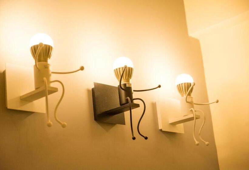 اتاق استاندارد چهار تخته, W Hostel