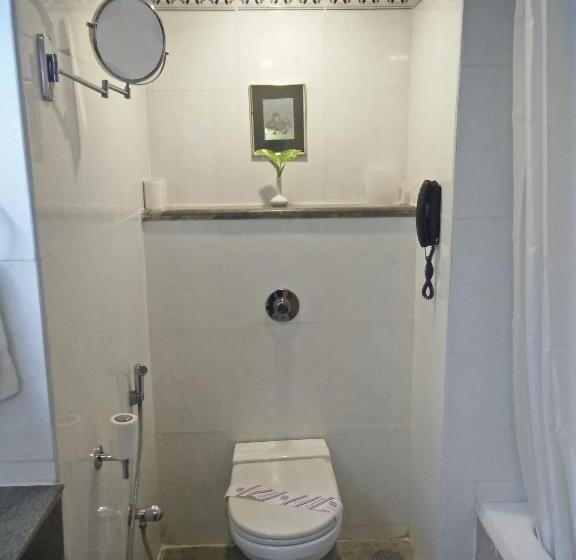 Номер Deluxe, Parisutham