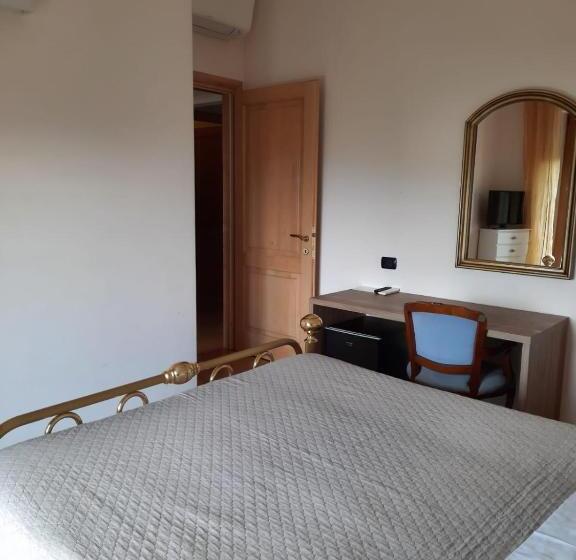 Quarto Estandar com Sacada, Antares Rooms And Suites