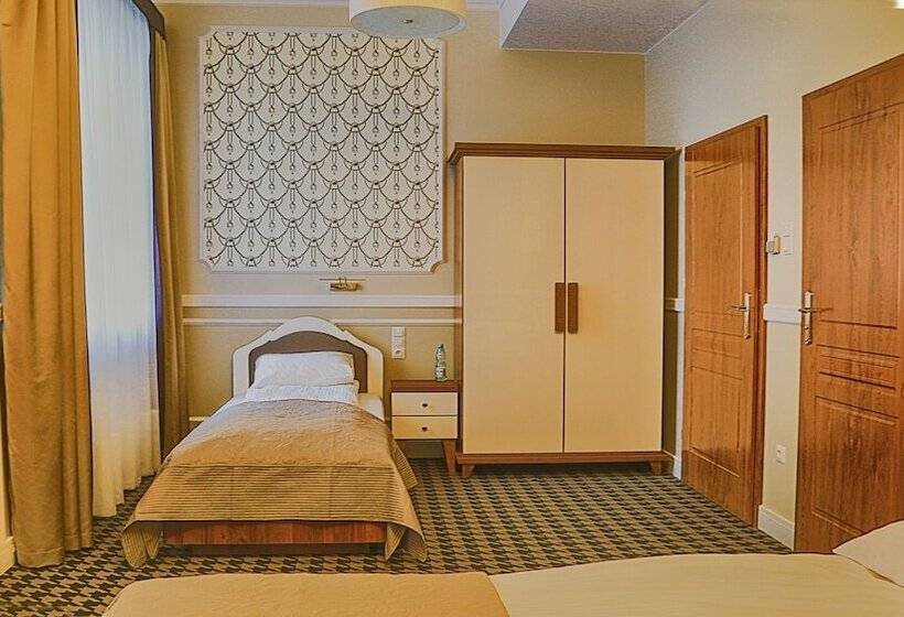 Номер Deluxe, Kamienica