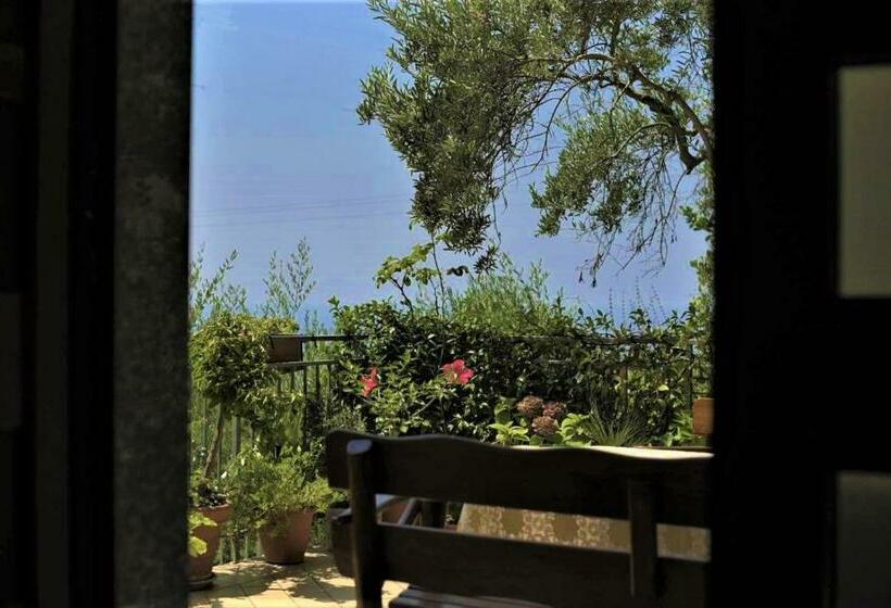 Апартаменты 1 Спальня, B&b Dei Fiori