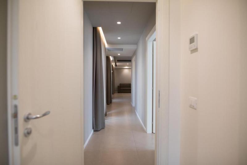 غرفة عائلية, Airone City