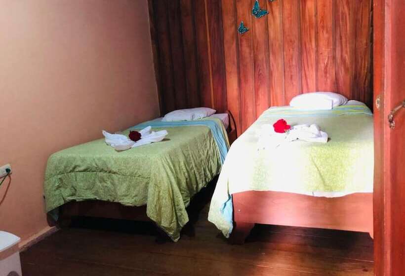 اتاق استاندارد با سرویس بهداشتی مشترک, Cabinas Lupita