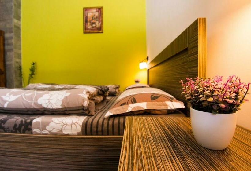 이코노미 룸, Family Hotel Bohema
