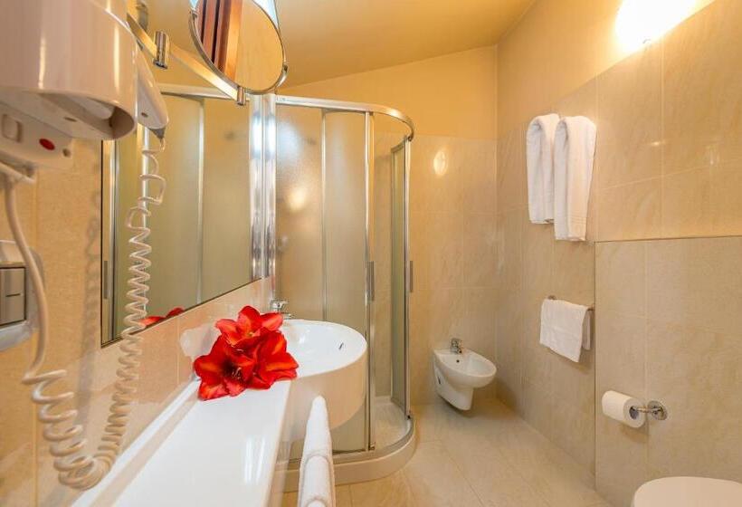 اتاق استاندارد چهار تخته, Palace Magnolia Spa