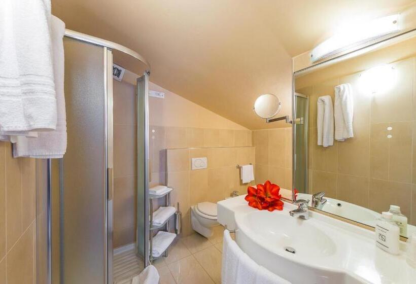 اتاق خانوادگی با چشم‌انداز دریا, Palace Magnolia Spa