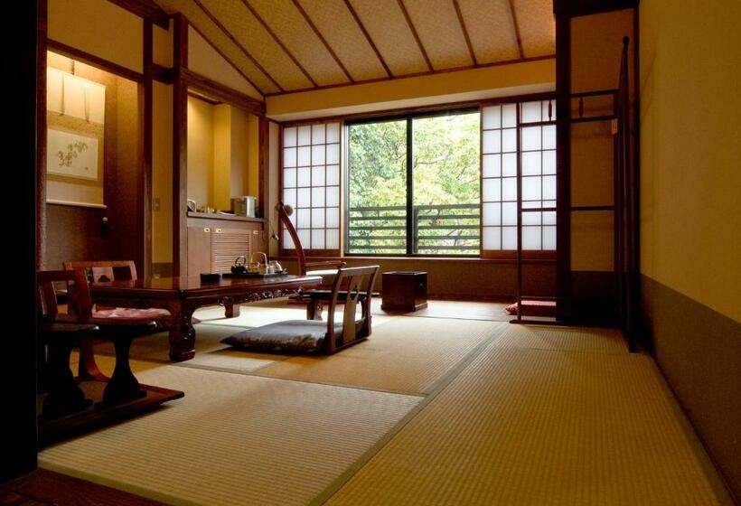 Quarto Estandar, Kira No Sato