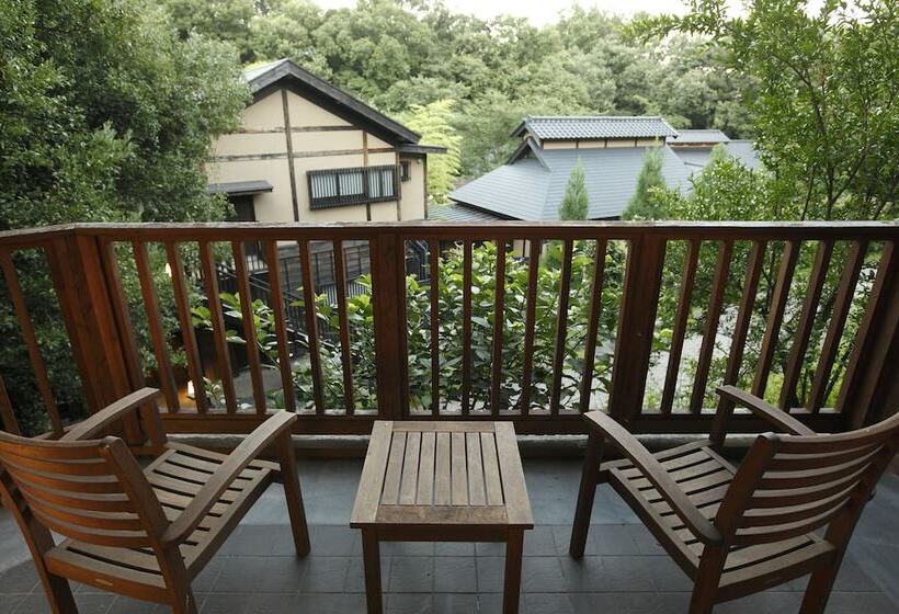 Quarto Estandar, Kira No Sato