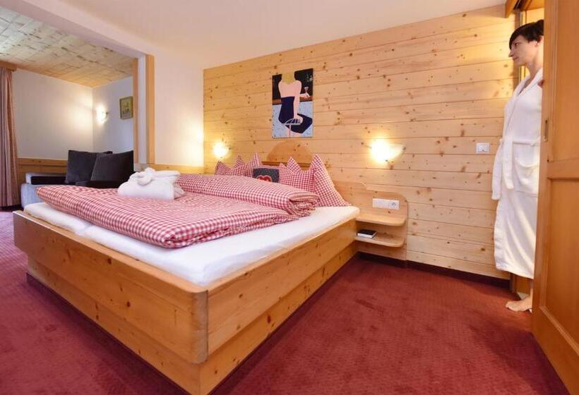 舒适三人间, Vallüla