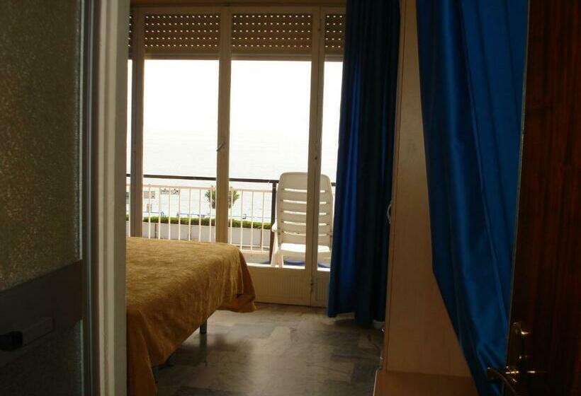 اتاق استاندارد با چشم‌انداز دریا, Albergo Solana