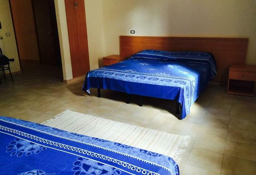 スタンダード４人部屋, Hostels Euro Mediterraneo